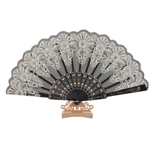 Nouvel éventail espagnol en plastique pour femme, idéal pour les mariages et les cadeaux, avec finition dorée - Product Image 2