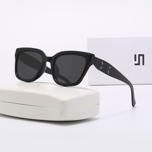 Gafas de sol de nuevo estilo para mujer, montura negra de PC, polarizadas UV400 para conducir y protección solar, lentes tipo 3 - Product Image 3
