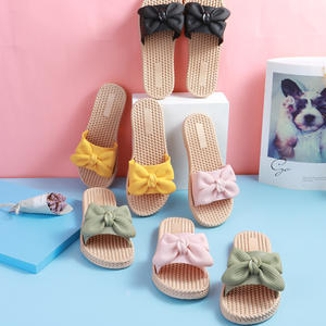 Pantuflas de gamuza suave de alta gama, aptas para uso en interiores y exteriores, pantuflas de invierno para mujer, cómodas y afelpadas, con función antideslizante. - Product Image 1