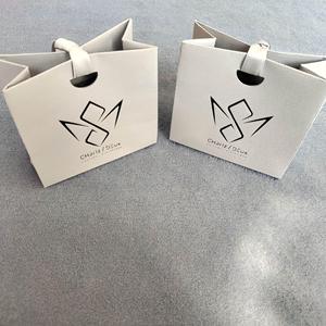 Sac cadeau en papier texturé gris de luxe personnalisé, logo en estampage à chaud noir, poignée en ruban satiné, sac de boutique pour bijoux et cosmétiques - Product Image 6