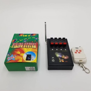 Système de tir de feux d'artifice à flamme froide à télécommande à longue portée à <span class=keywords><strong>4</strong></span> queues de vente chaude - Product Image 1