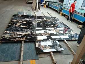 Piastrella in Pietra Sinterizzata Athens Black Gold Lucidata, Design Moderno, Durevole, Grande Lastra per Scale, Camere da Letto, Paesaggistica, Soggiorni, Piscine e Aree Comuni - Product Image 2