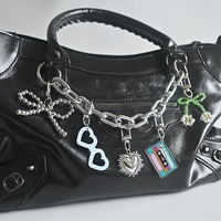 Chaîne en argent détachable avec 5 breloques (Noeud, Cœur, Cassette, Lunettes de soleil, Fleur), porte-clés esthétique punk pour sacs à main et voitures