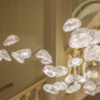 Plafonnier suspendu au design art danois, design créatif moderne, avec nuage en verre soufflé, luminaire décoratif d'intérieur, idéal pour des escaliers, nouveau modèle de
