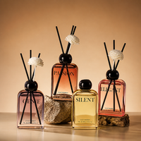 Diffuseur d'ambiance carré 200 ml avec bâtonnets noirs et capuchon floral, huile parfumée colorée pour aromathérapie