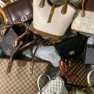 LlyABIN NUEVO Popular a Bajo Precio Venta al por Mayor a Granel 90% Limpio Nuevo, Bolsas de Pacas de Moda para Ropa Usada - Product Image 4