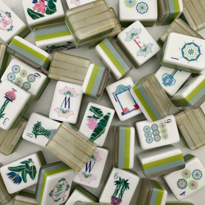 Set di Tessere Mahjong Americano Personalizzato di Lusso, 4 Strati in Acrilico Inciso, Perlescente Rosa, 160-166 Pezzi, Mini Formato da Viaggio - Product Image 1