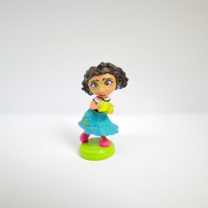 Figurine de collection en PVC Mirabel Madrigal <span class=keywords><strong>Encanto</strong></span> personnalisée en gros pour enfants - Product Image 1