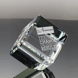 Bloque <span class=keywords><strong>de</strong></span> Cristal K9 Premium DT-R004 con Grabado Interno en 3D - Diseño <span class=keywords><strong>de</strong></span> Texto Personalizable, Ideal para Regalos Personalizados y Decoración del Hogar - Product Image 3