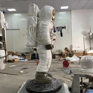 Sculpture d'astronaute grandeur nature en fibre de verre, <span class=keywords><strong>statue</strong></span> réaliste d'astronaute avec base en roche lunaire <span class=keywords><strong>pour</strong></span> centre commercial, musée scientifique, espace spatial - Product Image 5