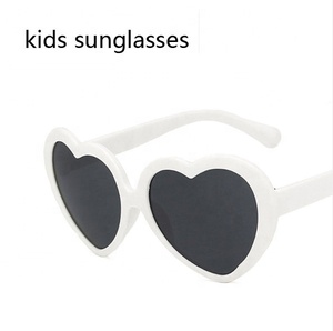 Venta al por mayor <span class=keywords><strong>Gafas</strong></span> <span class=keywords><strong>de</strong></span> <span class=keywords><strong>Sol</strong></span> para niños Moda en forma <span class=keywords><strong>de</strong></span> corazón Lindo niño niña <span class=keywords><strong>Gafas</strong></span> <span class=keywords><strong>de</strong></span> <span class=keywords><strong>sol</strong></span> Bebé UV400 <span class=keywords><strong>Gafas</strong></span> <span class=keywords><strong>de</strong></span> <span class=keywords><strong>sol</strong></span> <span class=keywords><strong>Gafas</strong></span> para niños - Product Image 5