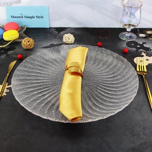 2024 vente en gros d'accessoires de cuisine en vrac verre clair <span class=keywords><strong>pas</strong></span> <span class=keywords><strong>cher</strong></span> sous les assiettes assiettes de chargeur transparentes mariage <span class=keywords><strong>assiette</strong></span> élégante - Product Image 4