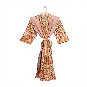 Robe de détente kimono en soie respirante à manches 3/4 pour femme, style vintage indien, avec bretelles spaghetti et col en V, idéale comme robe de nuit, peignoir ou tenue de bain - Product Image 1