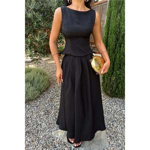 Combinaison Emma noire - Haut rayé uni et jupe courte au-dessus du genou pour le bureau ou les sorties - Tailles XS/XXS - Saison été/automne - Product Image 4