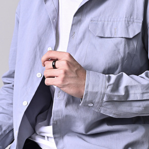 Anillo de cerámica con circonita facetada geométrica de estilo único unisex, líneas reflectantes modernas unisex, joyería negra. - Product Image 3