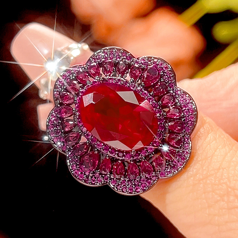 Bague en corindon rouge en or noir-taille ouverte