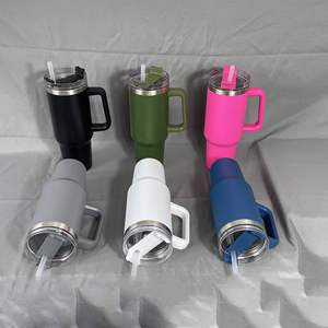 Termo para Auto de Gran Capacidad con Asa, Tubo de Succión, Anticaídas, Acero Inoxidable 304, Personalizable, Estilo Moderno y Minimalista, con Pajita - Product Image 1