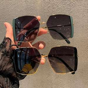 نظارات شمسية جديدة على الطراز الكوري كبيرة الحجم مربعة للنساء نظارات شمسية عصرية لتصوير الشارع والقيادة - Product Image 6