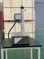 Machine de gravure laser CO2 RF haute vitesse de qualité supérieure, système de marquage ultra-fin 10,6 µm pour le marquage de bois, d'acrylique, d'artisanat et de décoration