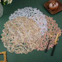 Napperons de table de luxe Platzet 15 pouces en PVC doré métallisé ajouré, motif feuille de fraise, pour les fêtes et les mariages