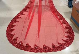 Voile de mariée chapelle 2025 avec bordure en dentelle et peigne, petite traîne cathédrale en tulle rouge et or pour accessoires de mariage - Product Image 4
