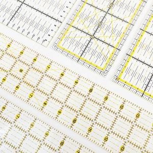 OEM Üretici Şeffaf Dikiş Cetveli Sarı Çizgili 45 cm X 3 mm Kalınlığında Özel Logo Seçeneğiyle Patchwork Kapitone Toptan Satış - Product Image 1