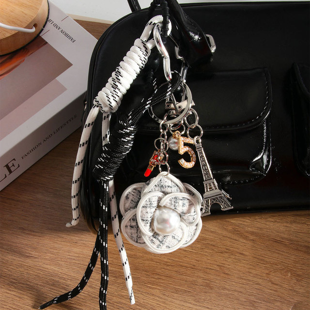 Wholesale Mini Keychain Luxury Pearl Numbers 5 Bag Charm Camellia Design Elegant Crochet Woven Lanyard  Keychain