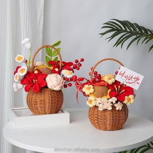 Cesta de Rosas Artificiales Tejidas a Mano, Cesta de Flores de Ganchillo con Rosas, Girasoles y Tulipanes para el Día de la Madre, Día del Maestro - Product Image 3