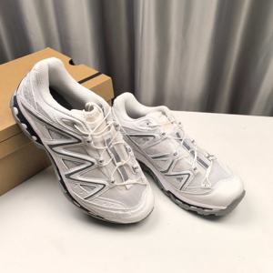 Nouvelles chaussures de sport décontractées respirantes de luxe pour l'automne avec lacets réglables et protection de la chaussure en maille souple pour la randonnée. - Product Image 1