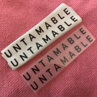 Logo en silicone de presse à chaud de vente chaude, étiquette de transfert de chaleur en silicone surélevée 3D parfaite pour l'uniforme