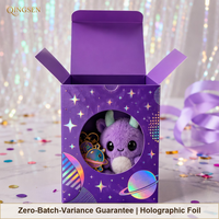 Caja Plegable Personalizada con Ventana y Cierre de Solapa, en Lámina Holográfica Morada Vibrante, Empaque Premium para Regalos Misteriosos y Coleccionables