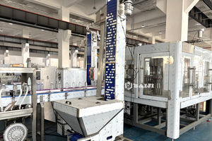 Machine de remplissage et de capsulage de rinçage de type rotatif d'<span class=keywords><strong>eau</strong></span> potable en PET automatique <span class=keywords><strong>la</strong></span> <span class=keywords><strong>plus</strong></span> populaire - Product Image 2