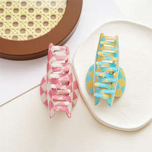 Fermaglio per Capelli Geometrico Moderno con Denti Arrotondati, <span class=keywords><strong>Pettine</strong></span> per Acconciatura Rapida, Materiale PVC, Design <span class=keywords><strong>a</strong></span> Scacchi - Product Image 2