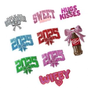 Patch thermocollant brodé de sequins, motif 'Senior Bow 2025 Sweet Huge Kiss Wifey', grande taille 28 cm, pour T-shirts et sweats à capuche - Product Image 1