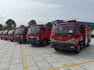 Camion-citerne de pompiers |   Réservoir d'eau de 3000 L et pompe haute pression |   <span class=keywords><strong>Véhicule</strong></span> de lutte contre les incendies urbains et industriels - Product Image 5