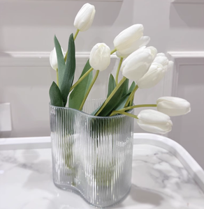 Y-H177 2025 Nouvelles Tulipes Artificielles Fleurs Artificielles au Toucher Réel de Haute Qualité pour la Décoration de la Maison et des Mariages - Product Image 2