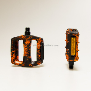 Pédale de vélo en nylon Camouflage Pédales ultra-légères Collection d'éclaboussures de couleur Pédales de vélo de montagne - Product Image 1