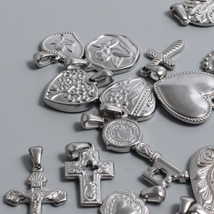 Dijes de Acero Inoxidable para Joyería DIY |   Diseños de Corazón, Estrella, Sol y Llave |   Accesorios que no se decoloran para manualidades - Product Image 1