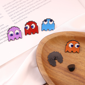 Broche en métal noir teint en gros de conception de bouton de <span class=keywords><strong>dessin</strong></span> <span class=keywords><strong>animé</strong></span> mignon épinglettes en émail doux - Product Image 3