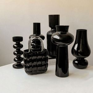 Vase en verre noir pour arrangement floral, style créatif et personnalisé, pour salon et table à manger - Product Image 1