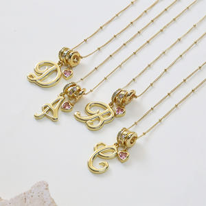 Collana Personalizzata Placcata Oro 18K con 26 Lettere, Cuore Rosa e Zircone Rotondo, Regalo per San Valentino e Natale per Amici e Coppie - Product Image 6