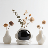 Pot Sukulen Resin Astronot Lucu, Pot Bunga Astronot Putih untuk Dekorasi Meja, Hadiah Luar Angkasa Unik untuk Anak-Anak, 4x4x5 Inci