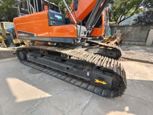 รถขุดตีนตะขาบ Doosan DX300 มือสองของแท้จากเกาหลี สภาพดี บำรุงรักษาอย่างดี เหมาะสำหรับงานก่อสร้างเทศบาล - Product Image 5