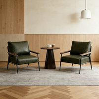 Chaise d'appoint rétro de style mid-century, avec dossier rembourré en cuir résistant aux taches, accoudoirs en bois massif et pieds en métal, idéale pour café
