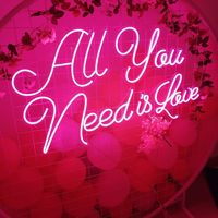 Enseigne néon personnalisée « All You Need Is Love » – Lumière LED néon avec panneau acrylique, décor mural à intensité variable pour cérémonie de mariage et fête de fiançailles