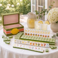 Ensemble de Mahjong en Acrylique Vert Marbré Pastel Délicat avec Dos Blanc Gravé pour Soirées de Jeu en Famille Adulte