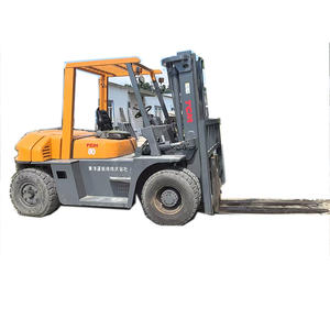 Chariot élévateur TCM 8 T d'occasion, moteur diesel à mât 2 étages de 8 tonnes, faible durée, hauteur de levage de 3000mm, bien entretenu, prêt à fonctionner - Product Image 1