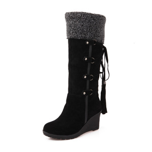 Bottes d'hiver pour femmes en laine, au design chaud et tendance, avec semelle en caoutchouc antidérapante, vente en gros. - Product Image 3