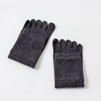 Chaussettes en coton tricotées à cinq doigts pour hommes, vente en gros ODM - Chaussettes mi-mollet respirantes, anti-odeur, anti-transpiration, sans impression, pour usage quotidien professionnel