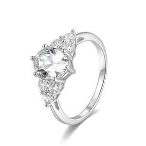 Anillo de Compromiso de Moissanita Chapado en Oro de 18K para Mujer, Corte Brillante Redondo, Engaste de Garras, Estilo Corona, Anillo de Boda Clásico - Product Image 2